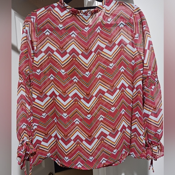 Simply Styled top - Picture 2 of 2